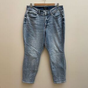 Judy Blue Boyfriend Fit Stretch Jeans Womens Size 14W Light Wash Blue Denim